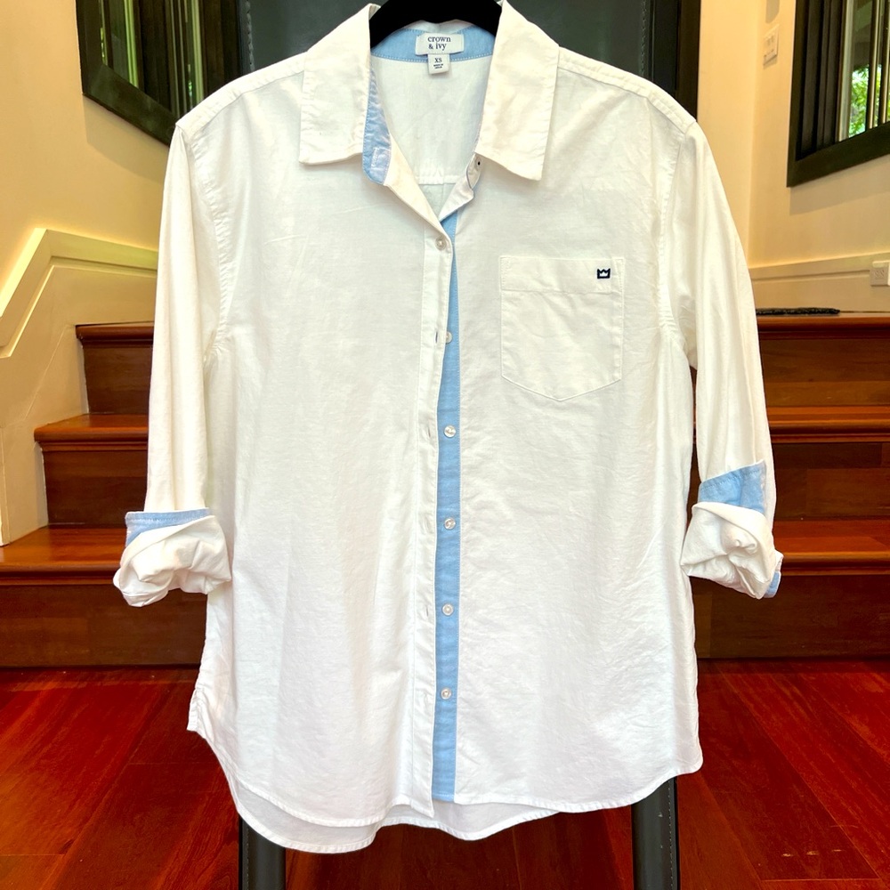 Belk New Long Sleeve button front white and blue blouse